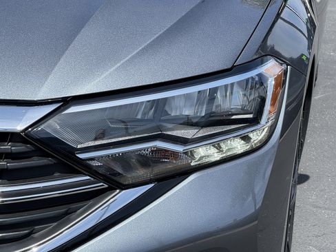 Certified 2023 Volkswagen Jetta SE w/ Panoramic Sunroof Package FWD image 6