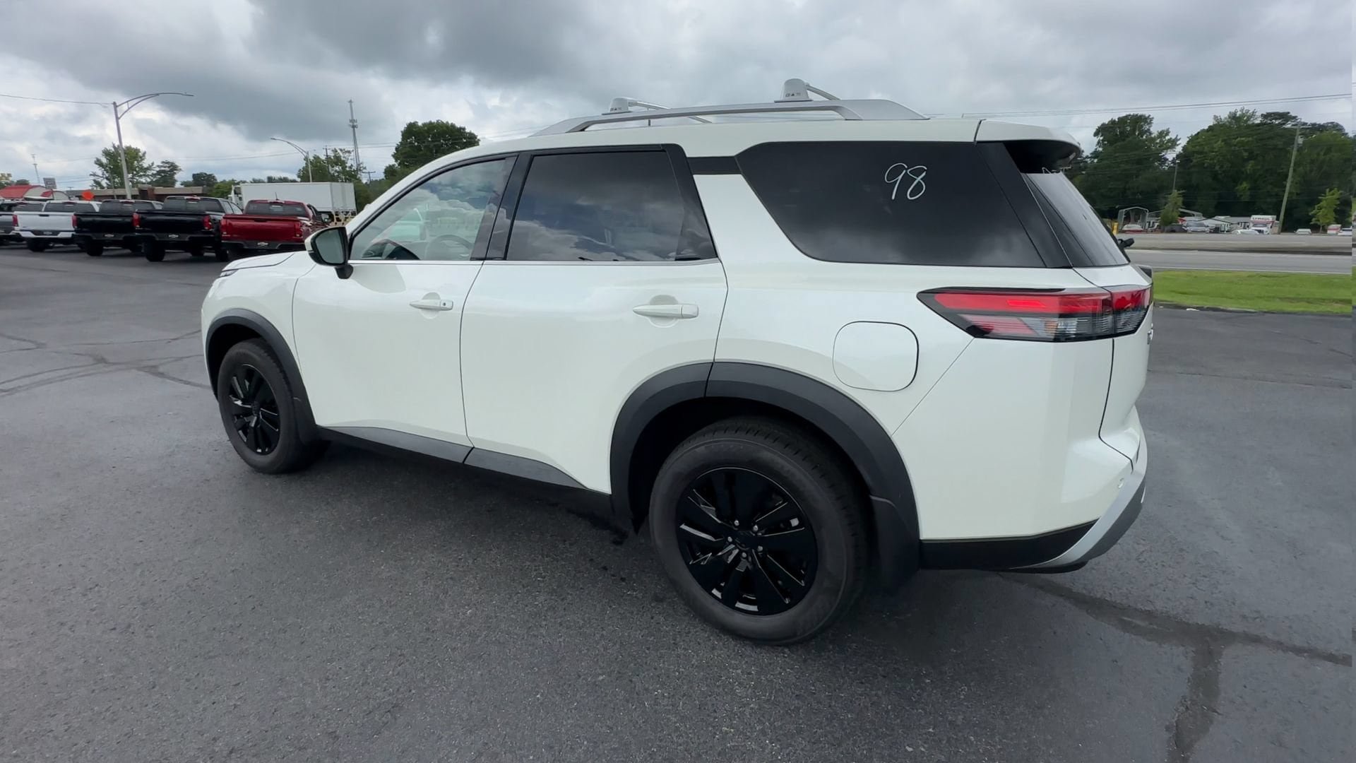 Used 2023 Nissan Pathfinder SL AWD/4WD image 6