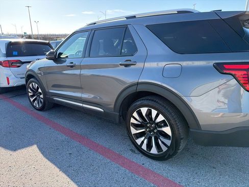 Used 2025 Ford Explorer Platinum w/ LUX Leather Package image 6