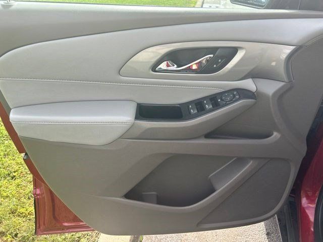 Used 2021 Chevrolet Traverse LT FWD image 11