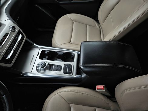 Used 2020 Ford Explorer XLT w/ Equipment Group 202A image 23