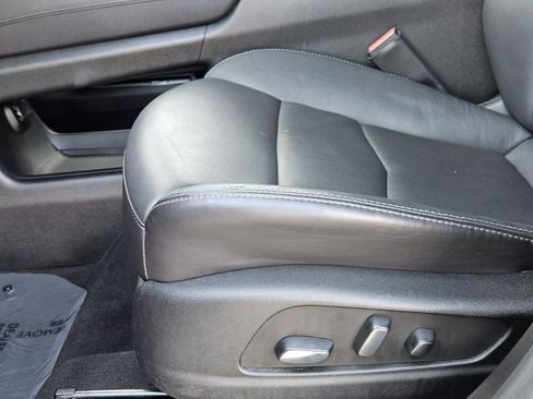 Certified 2025 Cadillac XT5 Premium Luxury image 33