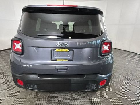 Used 2023 Jeep Renegade Latitude AWD/4WD image 3
