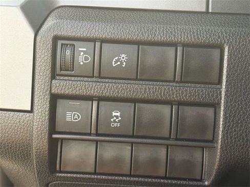 Certified 2025 Toyota Tacoma SR5 image 18