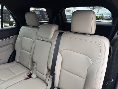Used 2019 Ford Explorer Limited w/ Ford Safe & Smart Package image 31