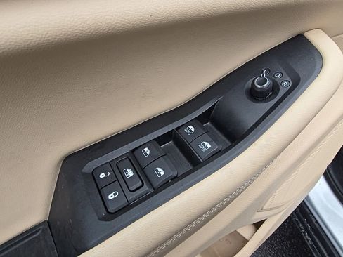 Used 2024 Jeep Grand Cherokee Limited image 8