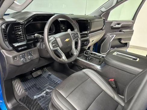 Used 2022 Chevrolet Silverado 1500 LTZ w/ LTZ Premium Package AWD/4WD image 14