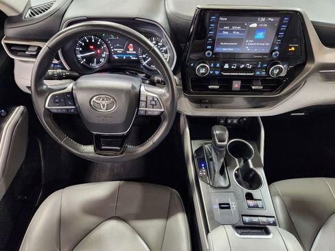 Used 2021 Toyota Highlander XLE FWD image 46