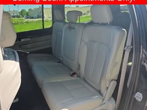 Used 2022 Jeep Wagoneer Series I w/ Convenience Group I AWD/4WD image 4
