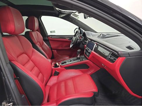 Used 2021 Porsche Macan Turbo AWD/4WD image 8