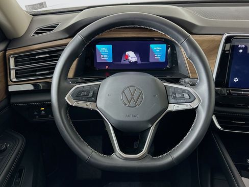 Used 2025 Volkswagen Atlas SE image 18