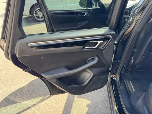 Used 2018 Porsche Macan Sport Edition AWD/4WD image 17