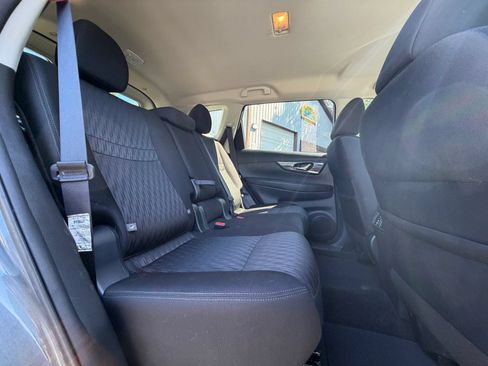 Used 2018 Nissan Rogue SV w/ Premium Package FWD image 24