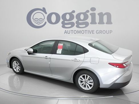 Used 2026 Toyota Camry LE w/ Convenience Package FWD image 8