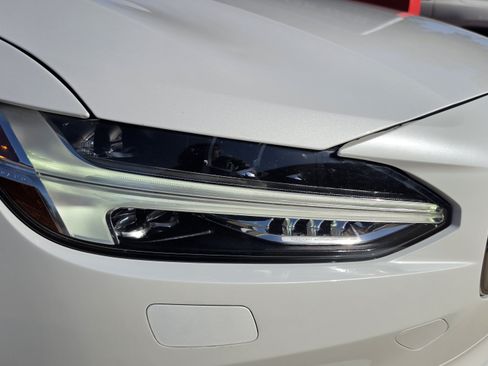 Used 2018 Volvo S90 T5 Momentum FWD image 12