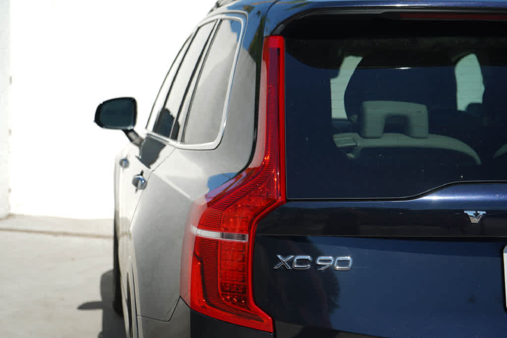 Used 2019 Volvo XC90 T5 Momentum w/ Protection Package Premier AWD/4WD image 9