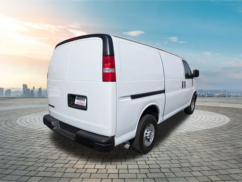 Used 2024 Chevrolet Express 2500 RWD image 5