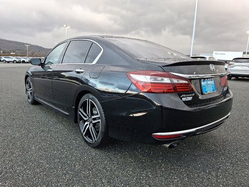 Used 2017 Honda Accord Sport Special Edition image 4