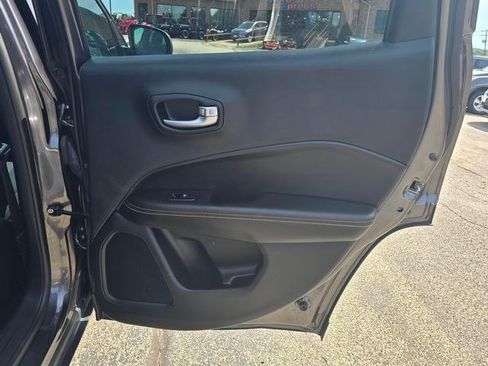 Used 2017 Jeep Compass Latitude AWD/4WD image 18