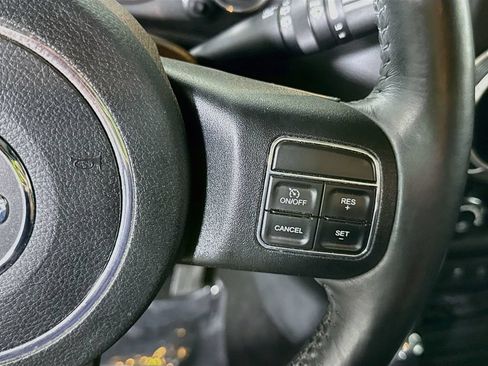 Used 2018 Jeep Wrangler Unlimited Rubicon w/ Connectivity Group AWD/4WD image 19