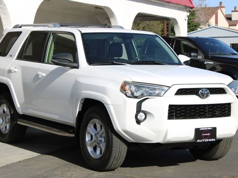 Used 2014 Toyota 4Runner SR5 Premium image 3
