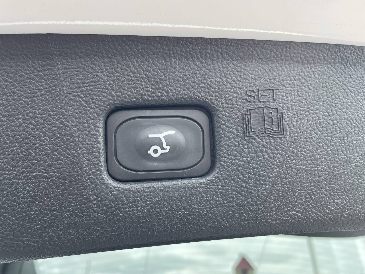 Used 2024 Ford Edge SEL w/ Convenience Package AWD/4WD image 6