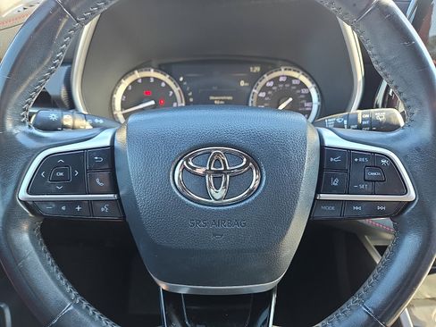 Used 2022 Toyota Highlander XSE image 24