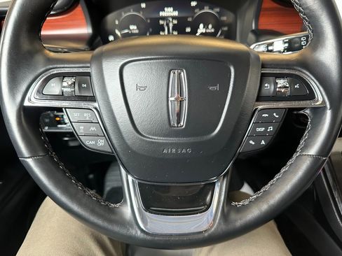 Used 2022 Lincoln Nautilus Reserve w/ Equipment Group 201A image 3