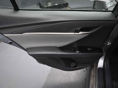 Used 2025 Toyota Camry SE FWD image 9