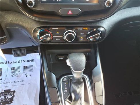 Used 2025 Kia Soul LX w/ LX Technology Package FWD image 27