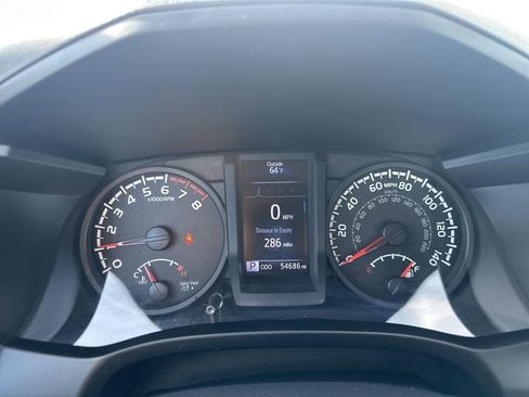 Used 2018 Toyota Tacoma SR w/ SR Convenience Package image 2