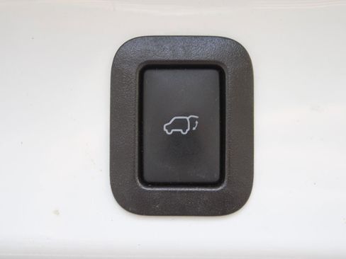 Used 2019 Toyota Highlander XLE AWD/4WD image 9