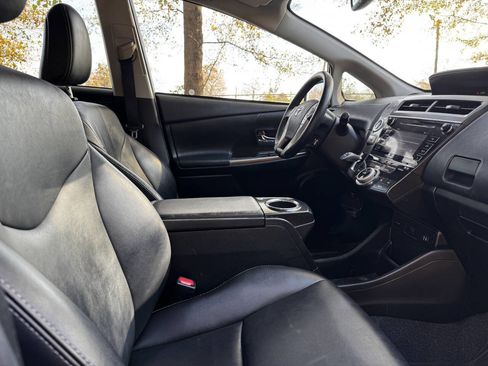 Used 2015 Toyota Prius V Five image 15