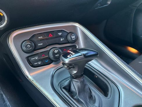 Used 2019 Dodge Challenger SXT image 18