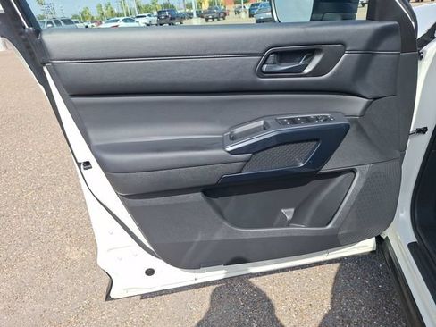 Certified 2025 Nissan Pathfinder S FWD image 11