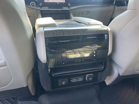 Used 2023 Jeep Wagoneer L Series II w/ Convenience Group I image 24