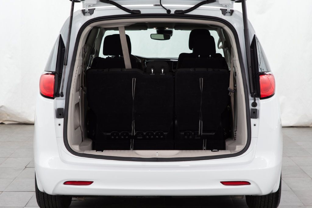 Used 2023 Chrysler Voyager LX FWD image 13