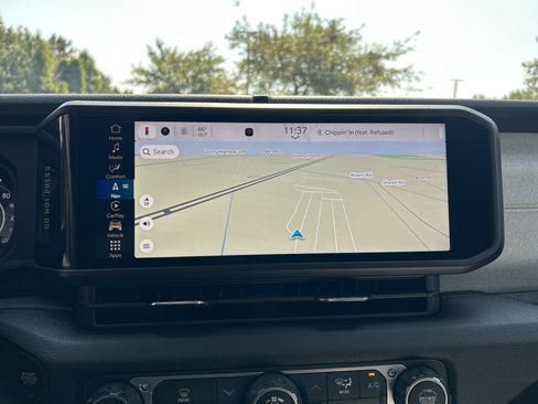 New 2025 Jeep Gladiator Sport image 25