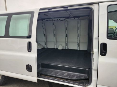 Used 2017 GMC Savana 3500 Extended image 38