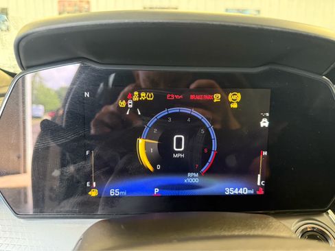 Used 2025 Chevrolet Trax LT FWD image 8