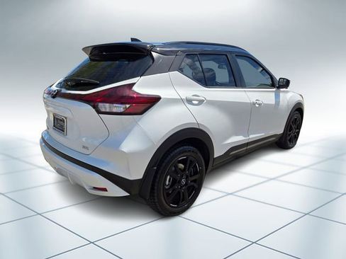 Used 2023 Nissan Kicks SR w/ SR Premium Package FWD image 5
