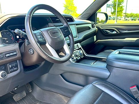 Used 2021 GMC Yukon Denali w/ Denali Premium Package image 12