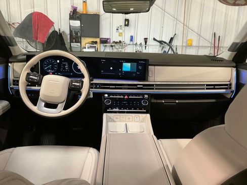 Certified 2025 Hyundai Santa Fe Calligraphy image 18