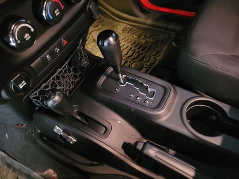 Used 2015 Jeep Wrangler Unlimited Sport image 29