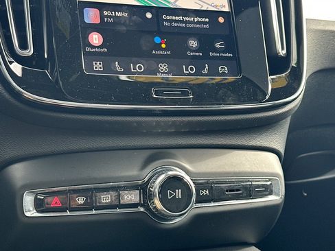 Certified 2025 Volvo XC40 B5 Core image 24