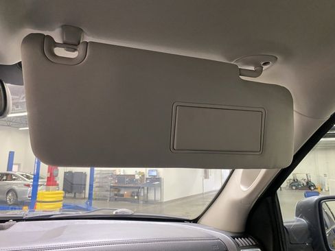 Used 2018 RAM 1500 Laramie image 32