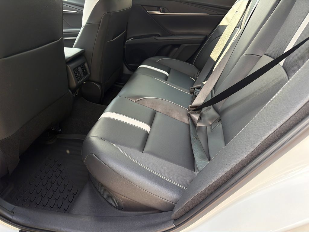 New 2026 Toyota Camry Hybrid FWD image 18