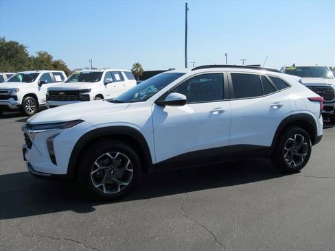 Certified 2024 Chevrolet Trax LT w/ Driver Confidence Package image 2