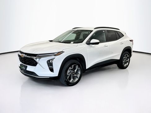 Used 2026 Chevrolet Trax LT FWD image 3