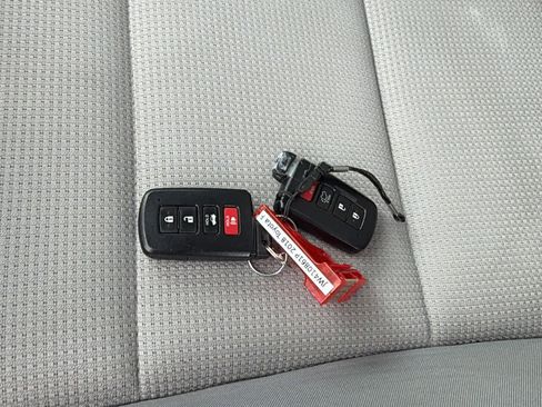 Used 2018 Toyota RAV4 XLE image 20